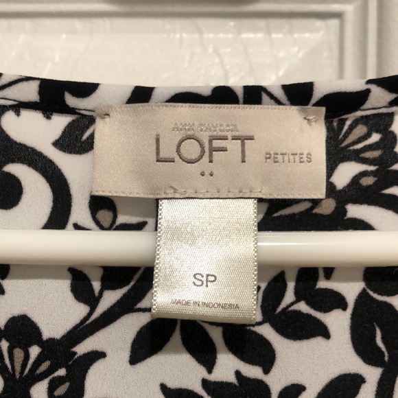 LOFT Tops - THE LOFT (EUC) Sleeveless Blouse Black&White Floral Design. Comfortable! Size SP